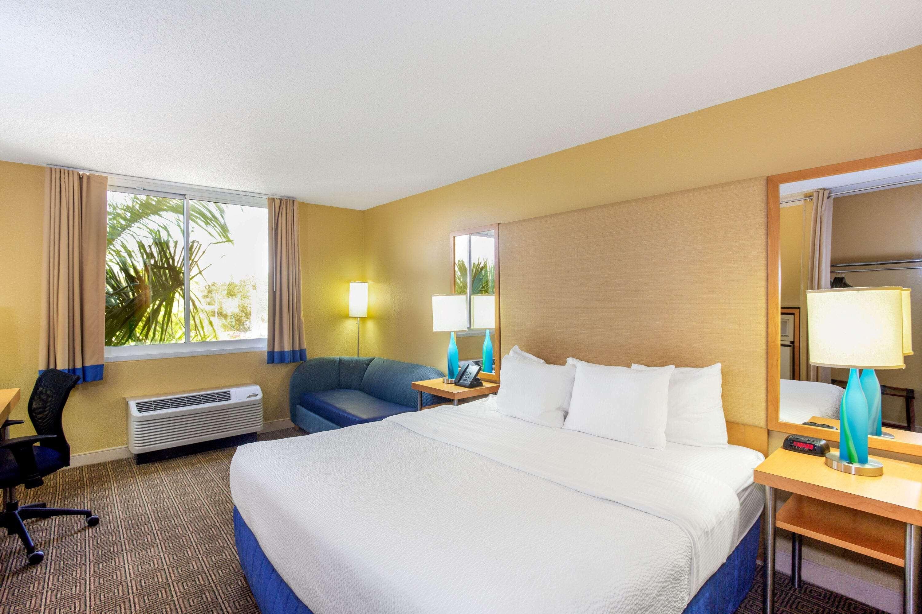 Готель La Quinta By Wyndham Sarasota Downtown Екстер'єр фото