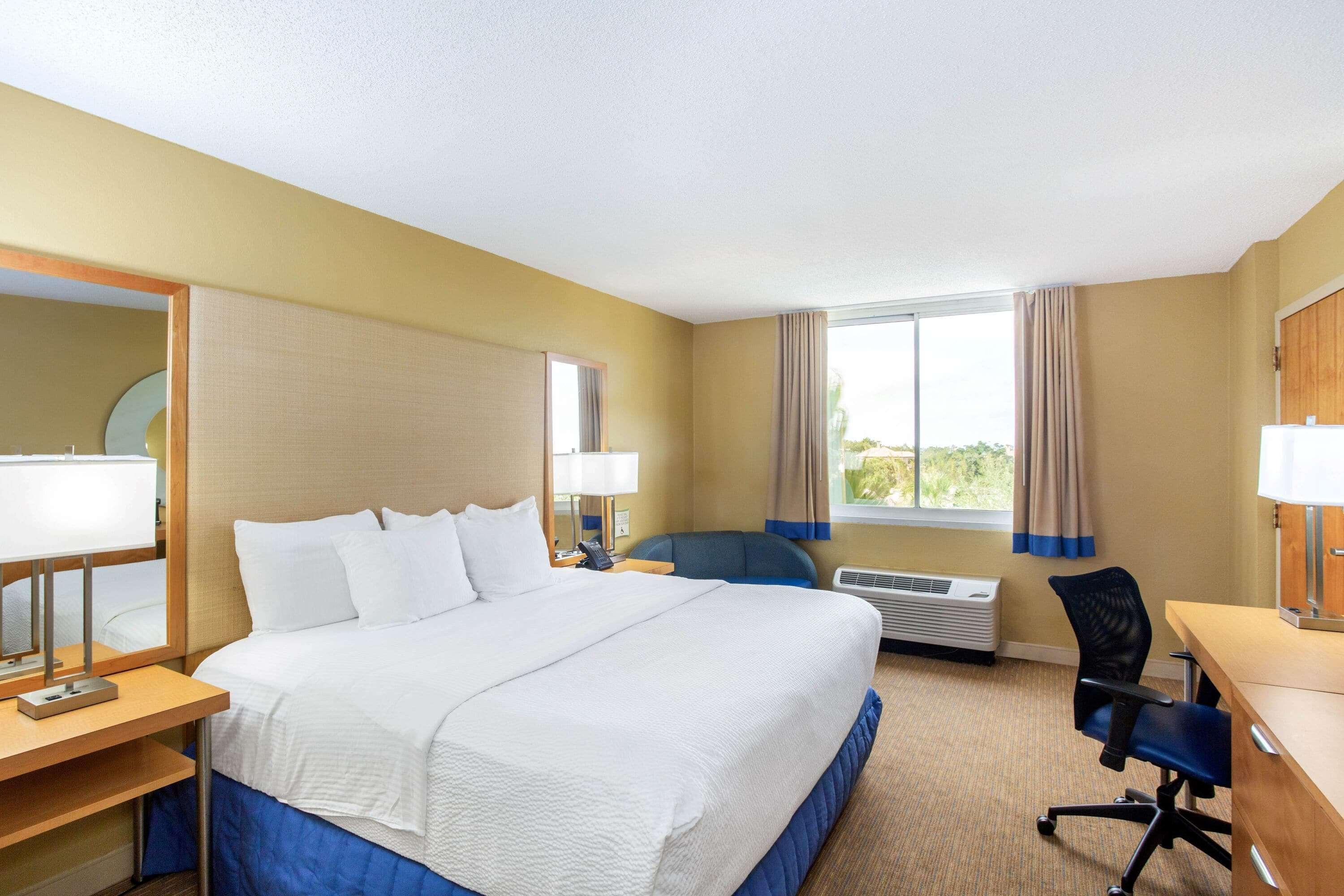 Готель La Quinta By Wyndham Sarasota Downtown Екстер'єр фото