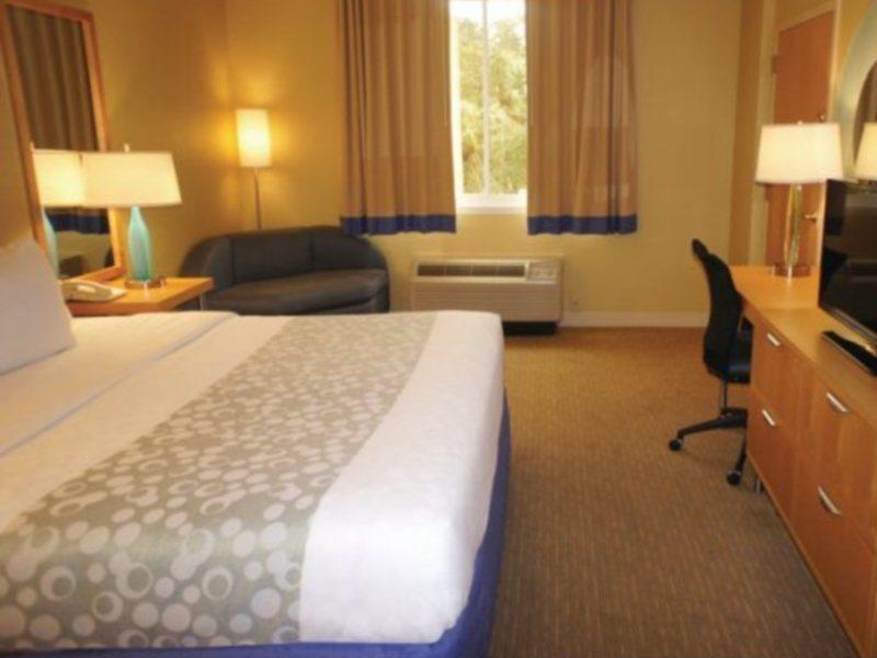 Готель La Quinta By Wyndham Sarasota Downtown Екстер'єр фото